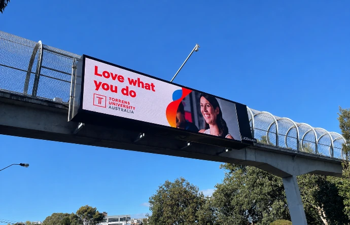Out of home media LED display installed by Innovateq
