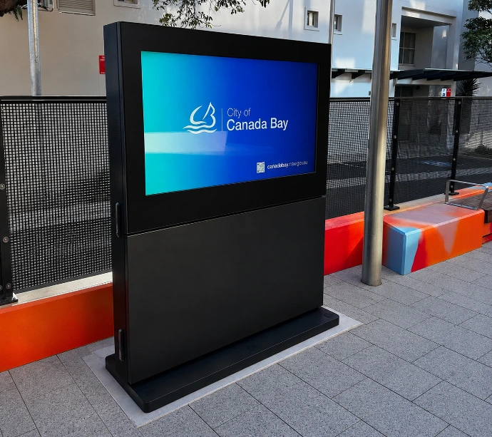 Out of home media LED display installed by Innovateq