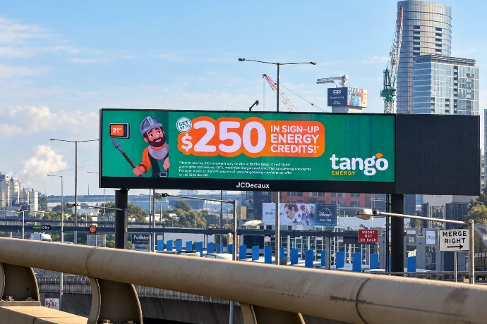 Outdoor LED display installation by Innovateq